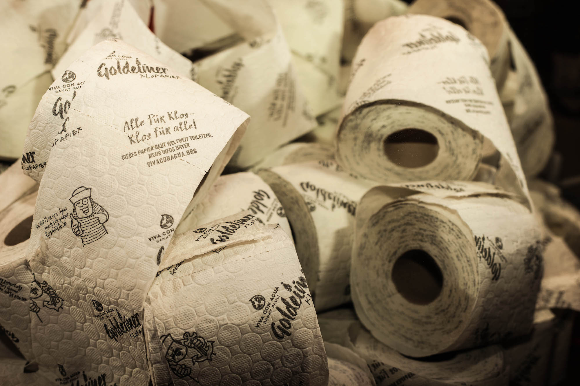 100% recycled and recyclable toilet paper